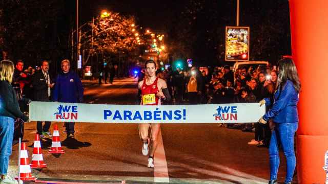 man wearing red tank top near the finish line